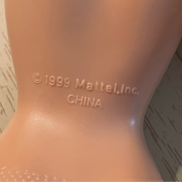 1999 Mattel Barbie Doll Flat Big Feet Blonde Hair sunglasses & earrings jointed - Picture 6 of 9